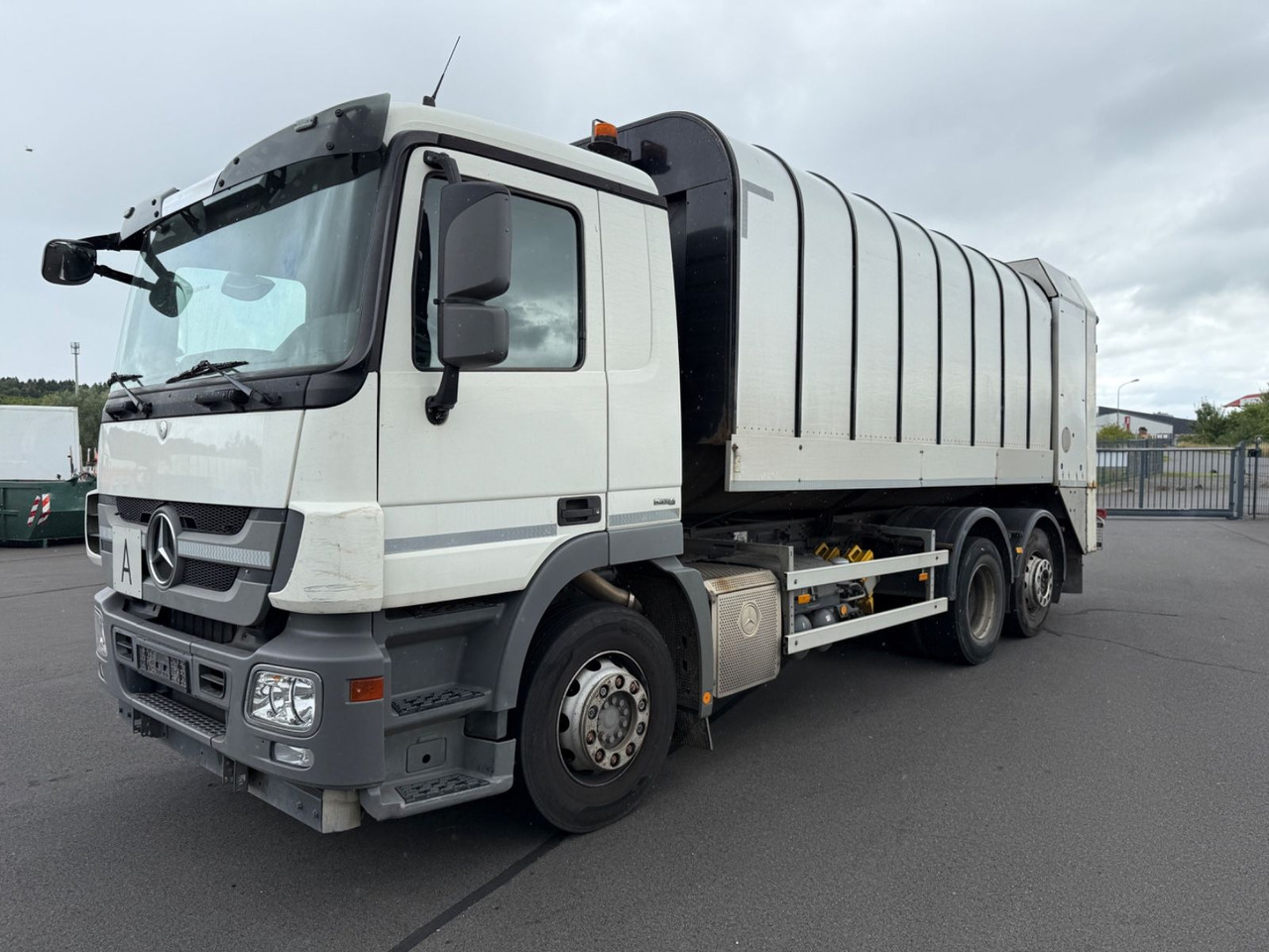 Mercedes-Benz Actros MP3 2532 6x2 Faun Rotorpress 521 - משאית אשפה: תמונה 1 Mercedes-Benz Actros MP3 2532 6x2 Faun Rotorpress 521 - משאית אשפה: תמונה 1