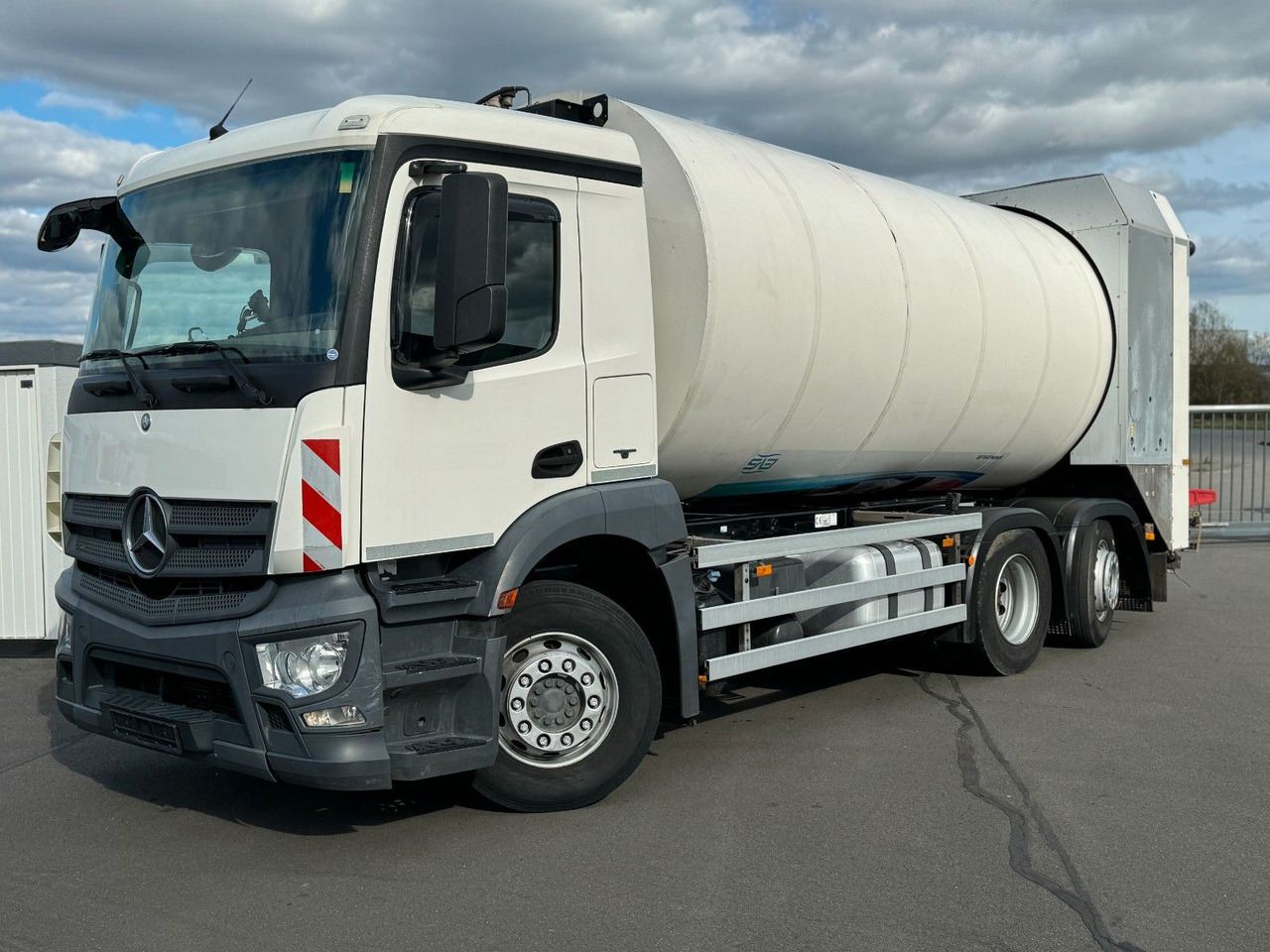 Mercedes-Benz Antos 2533 6x2 Faun Rotopress 520 + Delta Lifter Mercedes-Benz Antos 2533 6x2 Faun Rotopress 520 + Delta Lifter - משאית אשפה: תמונה 1 Mercedes-Benz Antos 2533 6x2 Faun Rotopress 520 + Delta Lifter Mercedes-Benz Antos 2533 6x2 Faun Rotopress 520 + Delta Lifter - משאית אשפה: תמונה 1