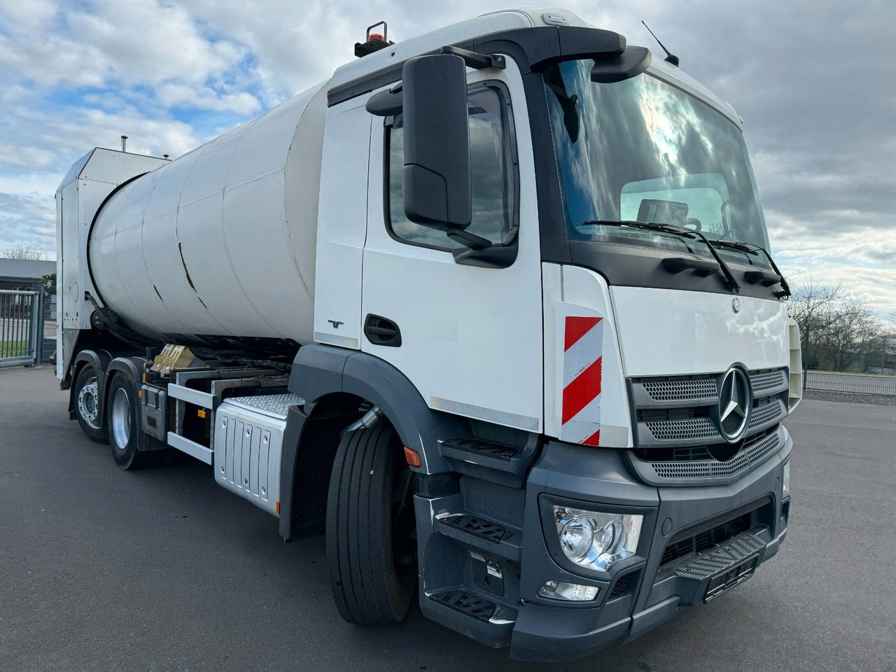 Mercedes-Benz Antos 2533 6x2 Faun Rotopress 520 + Delta Lifter Mercedes-Benz Antos 2533 6x2 Faun Rotopress 520 + Delta Lifter - משאית אשפה: תמונה 2 Mercedes-Benz Antos 2533 6x2 Faun Rotopress 520 + Delta Lifter Mercedes-Benz Antos 2533 6x2 Faun Rotopress 520 + Delta Lifter - משאית אשפה: תמונה 2