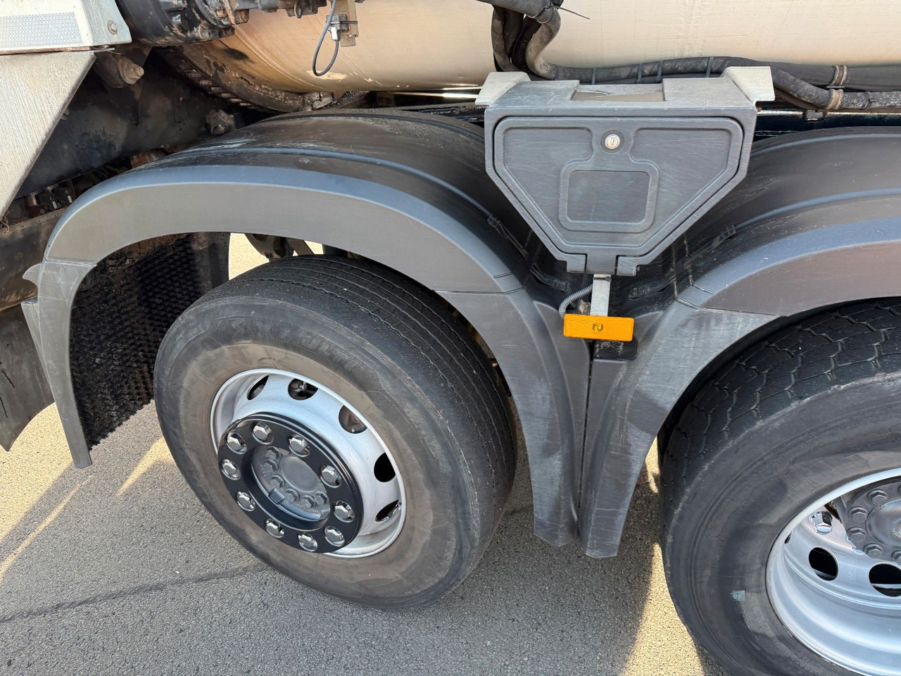 Mercedes-Benz Arocs 3236 8x2 Faun Rotopress 525 C Delta Lift - משאית אשפה: תמונה 4 Mercedes-Benz Arocs 3236 8x2 Faun Rotopress 525 C Delta Lift - משאית אשפה: תמונה 4