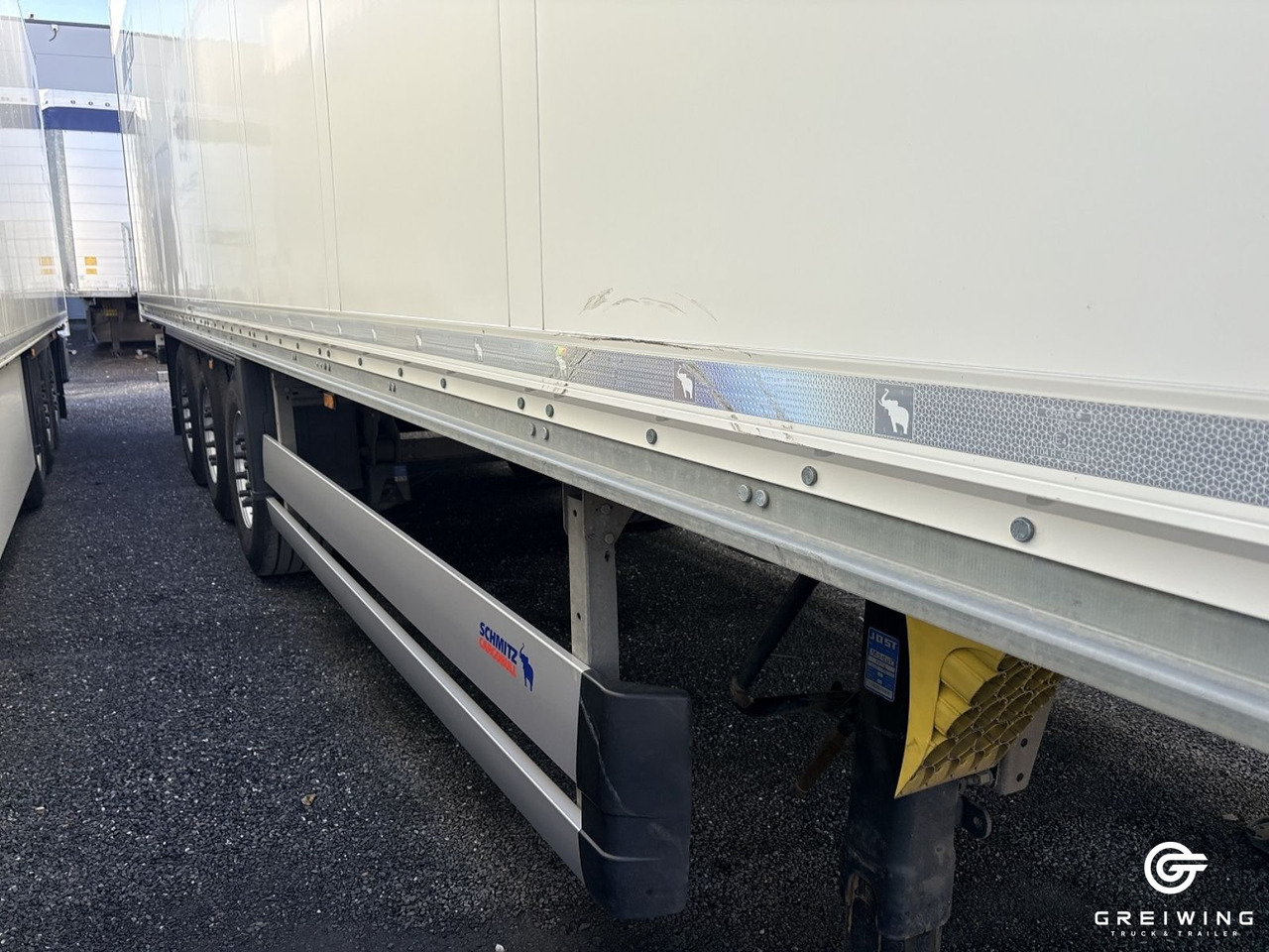 Schmitz Cargobull SKO 24 Isokoffer,Ab KW 46, Miete mögl. - סמיטריילר בתיבה סגורה: תמונה 2 Schmitz Cargobull SKO 24 Isokoffer,Ab KW 46, Miete mögl. - סמיטריילר בתיבה סגורה: תמונה 2