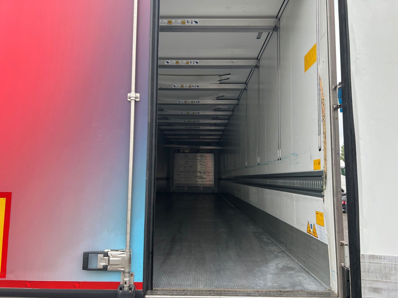 Schmitz Cargobull SKO 24/L - 13.4 FP TK SLXi 300; beschädigtes Fzg - סמיטריילר עם קירור: תמונה 5 Schmitz Cargobull SKO 24/L - 13.4 FP TK SLXi 300; beschädigtes Fzg - סמיטריילר עם קירור: תמונה 5