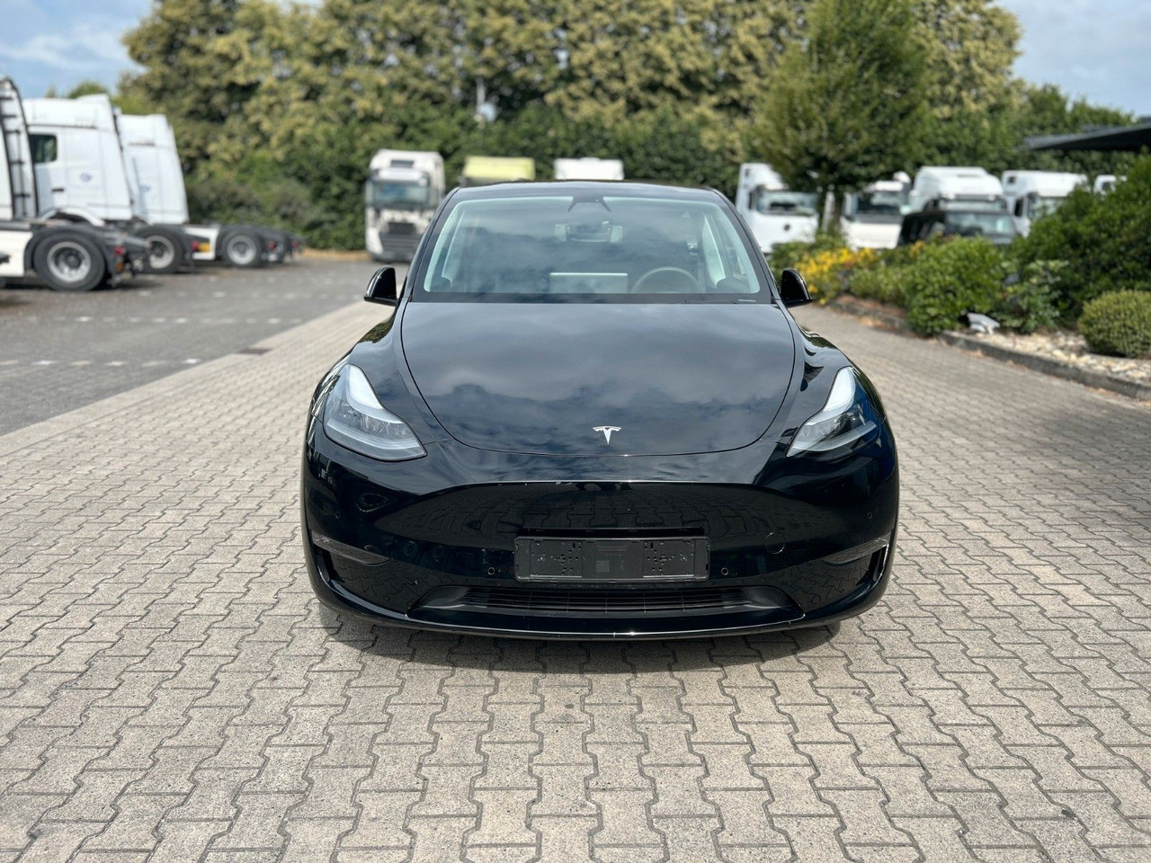 Tesla Model Y Performance Dual AWD - סדאן: תמונה 2 Tesla Model Y Performance Dual AWD - סדאן: תמונה 2