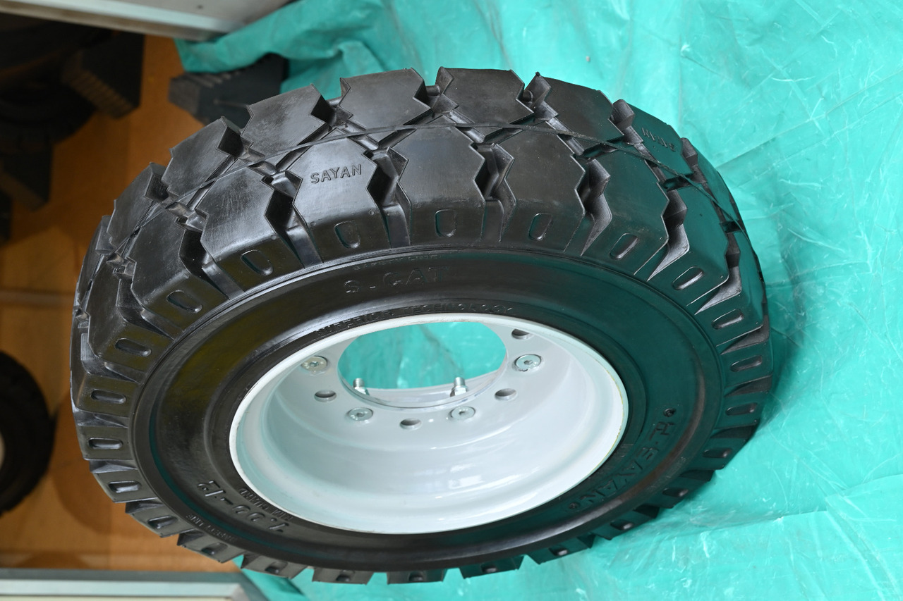 EuroSolid 6.50-10 - חבילת גלגלים וצמיגים עבור טרקטור כבודה: תמונה 2 EuroSolid 6.50-10 - חבילת גלגלים וצמיגים עבור טרקטור כבודה: תמונה 2