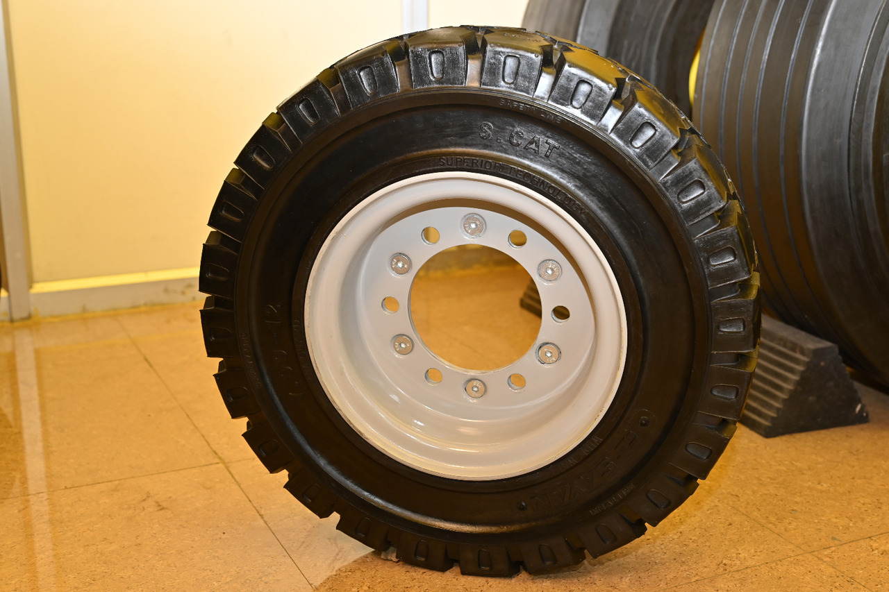 EuroSolid 6.50-10 - חבילת גלגלים וצמיגים עבור טרקטור כבודה: תמונה 1 EuroSolid 6.50-10 - חבילת גלגלים וצמיגים עבור טרקטור כבודה: תמונה 1