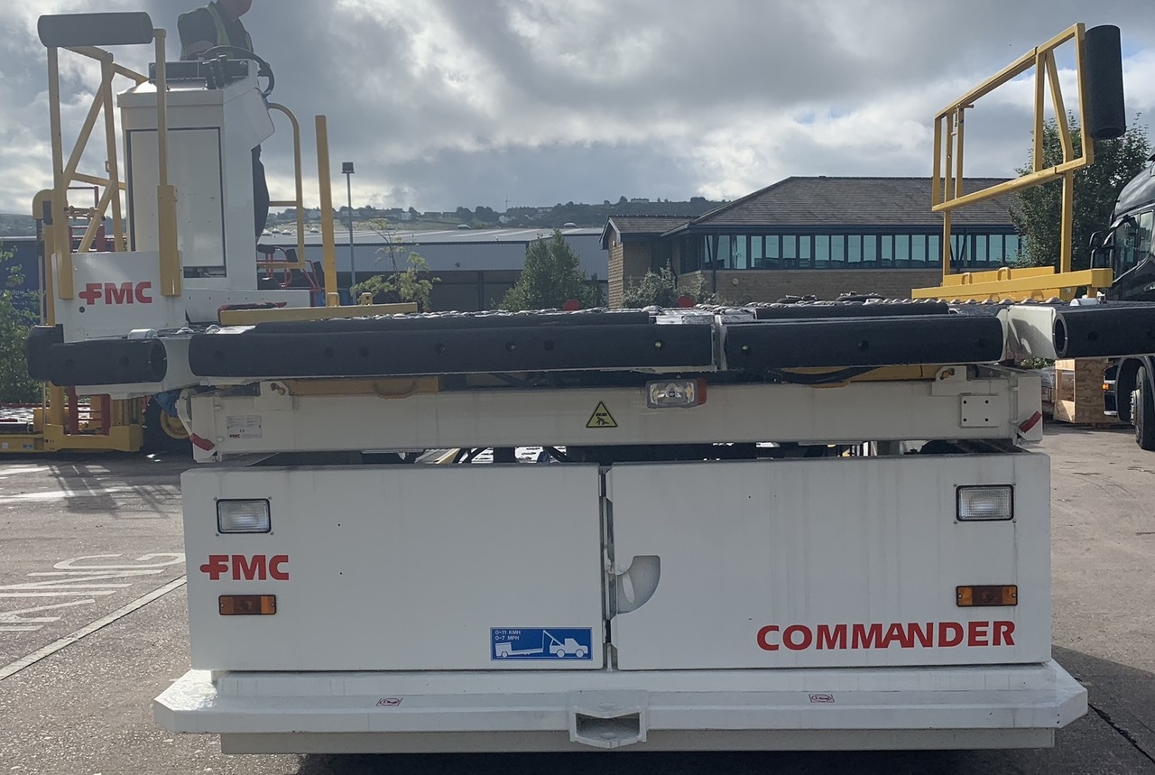 Lower Deck Loader 7 tons FMC Commander 15 - מעמיס מטען למטוסים: תמונה 1 Lower Deck Loader 7 tons FMC Commander 15 - מעמיס מטען למטוסים: תמונה 1
