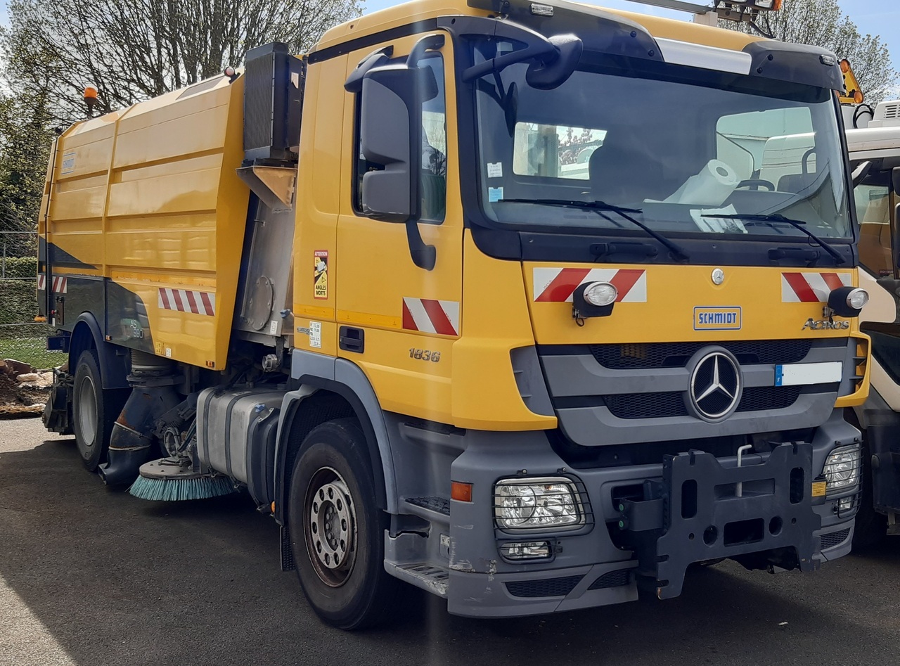 Runway Sweeper Schmidt AS990 - מטאטא כבישים: תמונה 1 Runway Sweeper Schmidt AS990 - מטאטא כבישים: תמונה 1