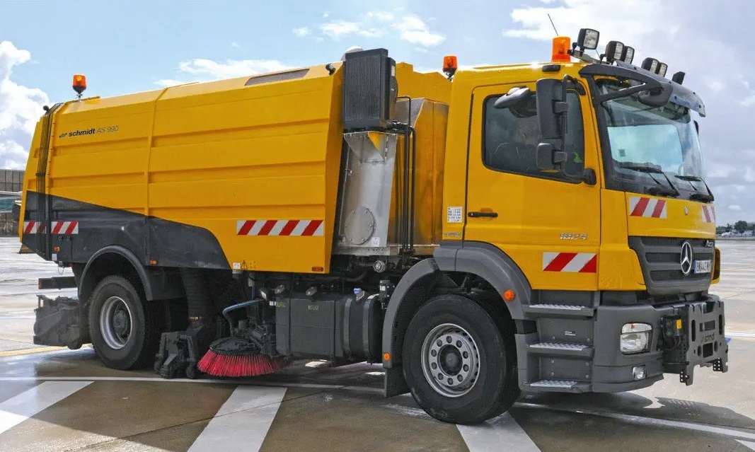 Runway Sweeper Schmidt AS990 - מטאטא כבישים: תמונה 3 Runway Sweeper Schmidt AS990 - מטאטא כבישים: תמונה 3