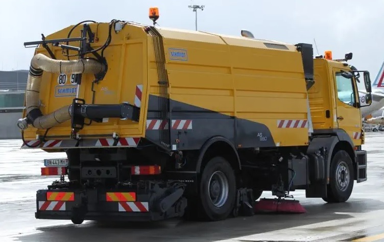 Runway Sweeper Schmidt AS990 - מטאטא כבישים: תמונה 2 Runway Sweeper Schmidt AS990 - מטאטא כבישים: תמונה 2