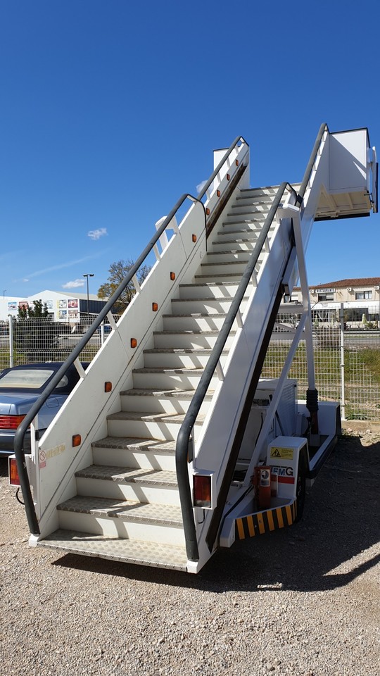 מדרגות נוסעים TEMG Pax Stairs TG2244: תמונה 6 מדרגות נוסעים TEMG Pax Stairs TG2244: תמונה 6