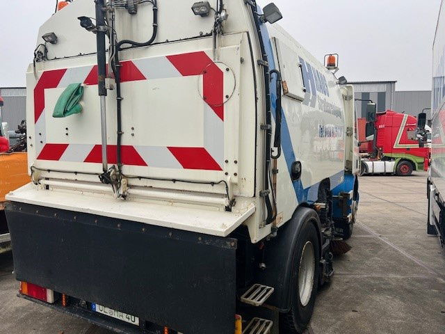 DAF 65 FA65.180 CF - מטאטא כבישים: תמונה 2 DAF 65 FA65.180 CF - מטאטא כבישים: תמונה 2