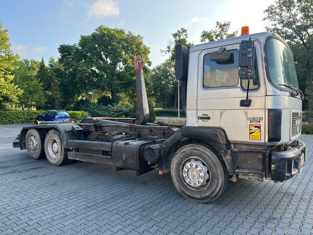 MAN 26.364 6x2 - משאית עם שלדת תא: תמונה 2 MAN 26.364 6x2 - משאית עם שלדת תא: תמונה 2