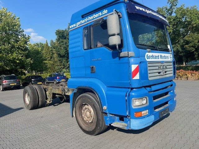 MAN TGA 18.480 MAN TGA 18.480 - משאית עם שלדת תא: תמונה 2 MAN TGA 18.480 MAN TGA 18.480 - משאית עם שלדת תא: תמונה 2