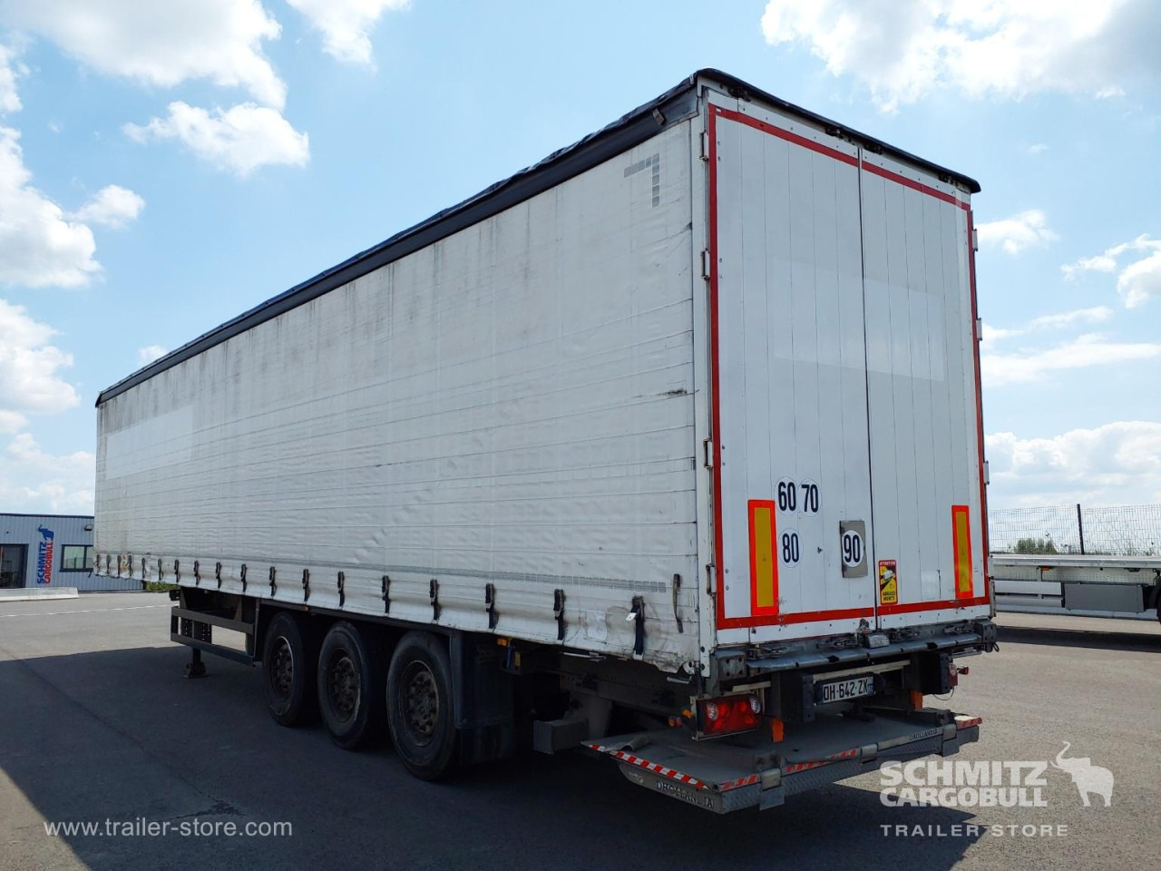 SCHMITZ Curtainsider Mega Taillift - סמיטריילר עם וילונות צד: תמונה 5 SCHMITZ Curtainsider Mega Taillift - סמיטריילר עם וילונות צד: תמונה 5