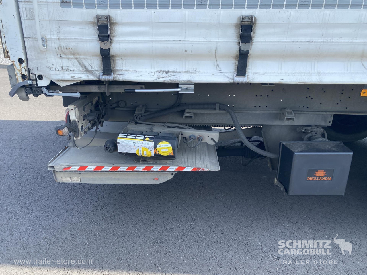SCHMITZ Curtainsider Standard Taillift - סמיטריילר עם וילונות צד: תמונה 2 SCHMITZ Curtainsider Standard Taillift - סמיטריילר עם וילונות צד: תמונה 2