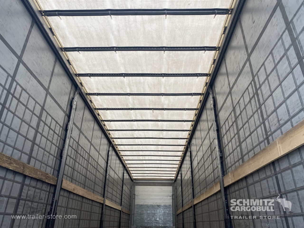 SCHMITZ Curtainsider Standard Taillift - סמיטריילר עם וילונות צד: תמונה 5 SCHMITZ Curtainsider Standard Taillift - סמיטריילר עם וילונות צד: תמונה 5