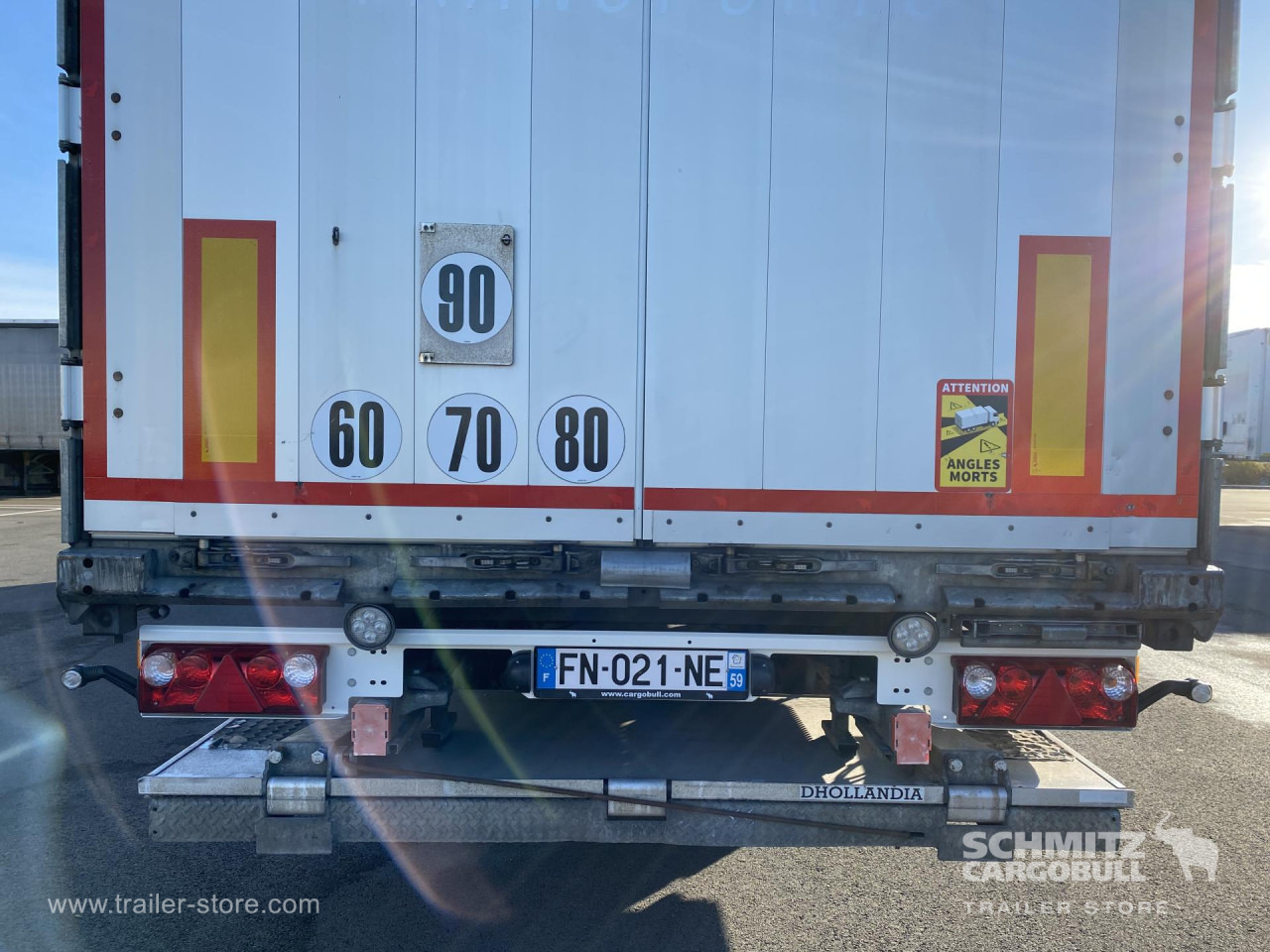 SCHMITZ Curtainsider Standard Taillift - סמיטריילר עם וילונות צד: תמונה 4 SCHMITZ Curtainsider Standard Taillift - סמיטריילר עם וילונות צד: תמונה 4