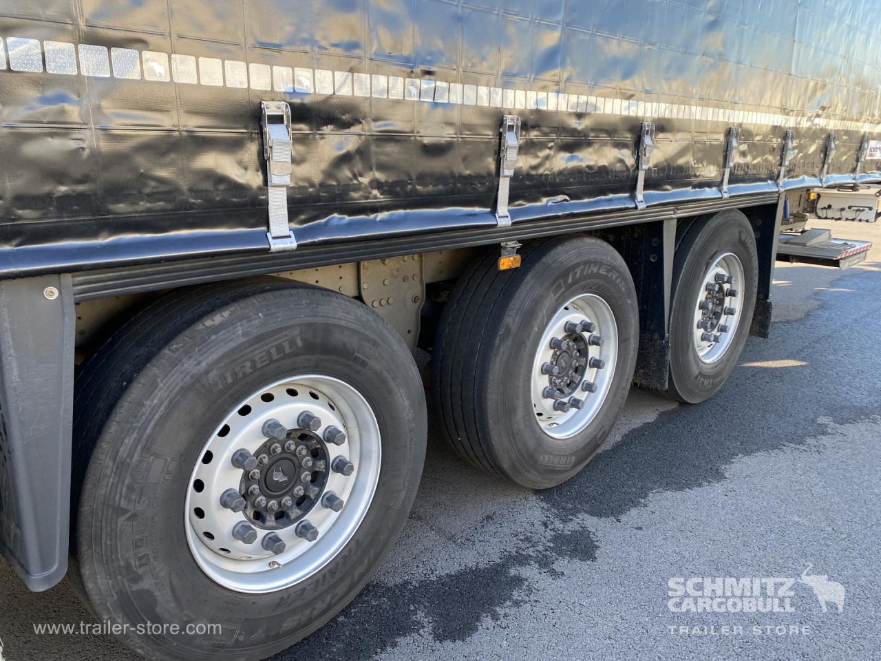 SCHMITZ Curtainsider Standard Taillift - סמיטריילר עם וילונות צד: תמונה 2 SCHMITZ Curtainsider Standard Taillift - סמיטריילר עם וילונות צד: תמונה 2