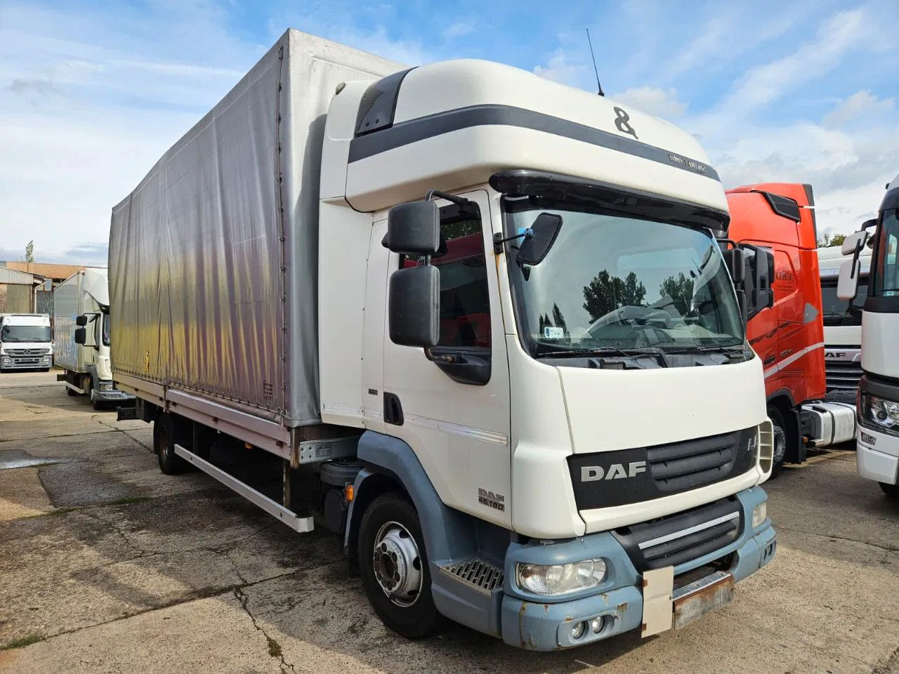 DAF LF 45.180 EEV - More units in stock! - כלי רכב מסחרי עם וילונות צד: תמונה 3 DAF LF 45.180 EEV - More units in stock! - כלי רכב מסחרי עם וילונות צד: תמונה 3