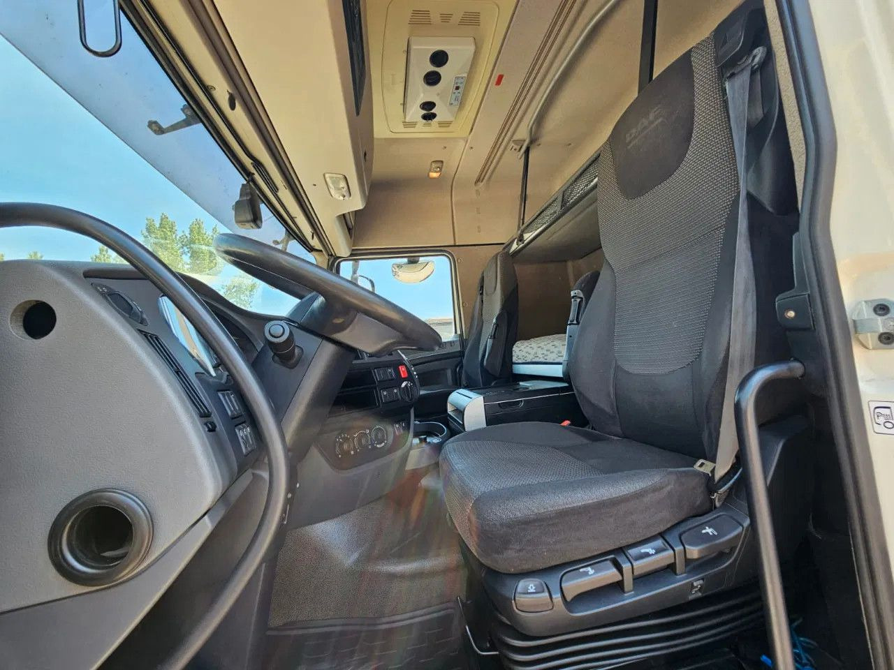 DAF XF 460 Space Cab Standklima 2 units - יחידת טרקטור: תמונה 5 DAF XF 460 Space Cab Standklima 2 units - יחידת טרקטור: תמונה 5