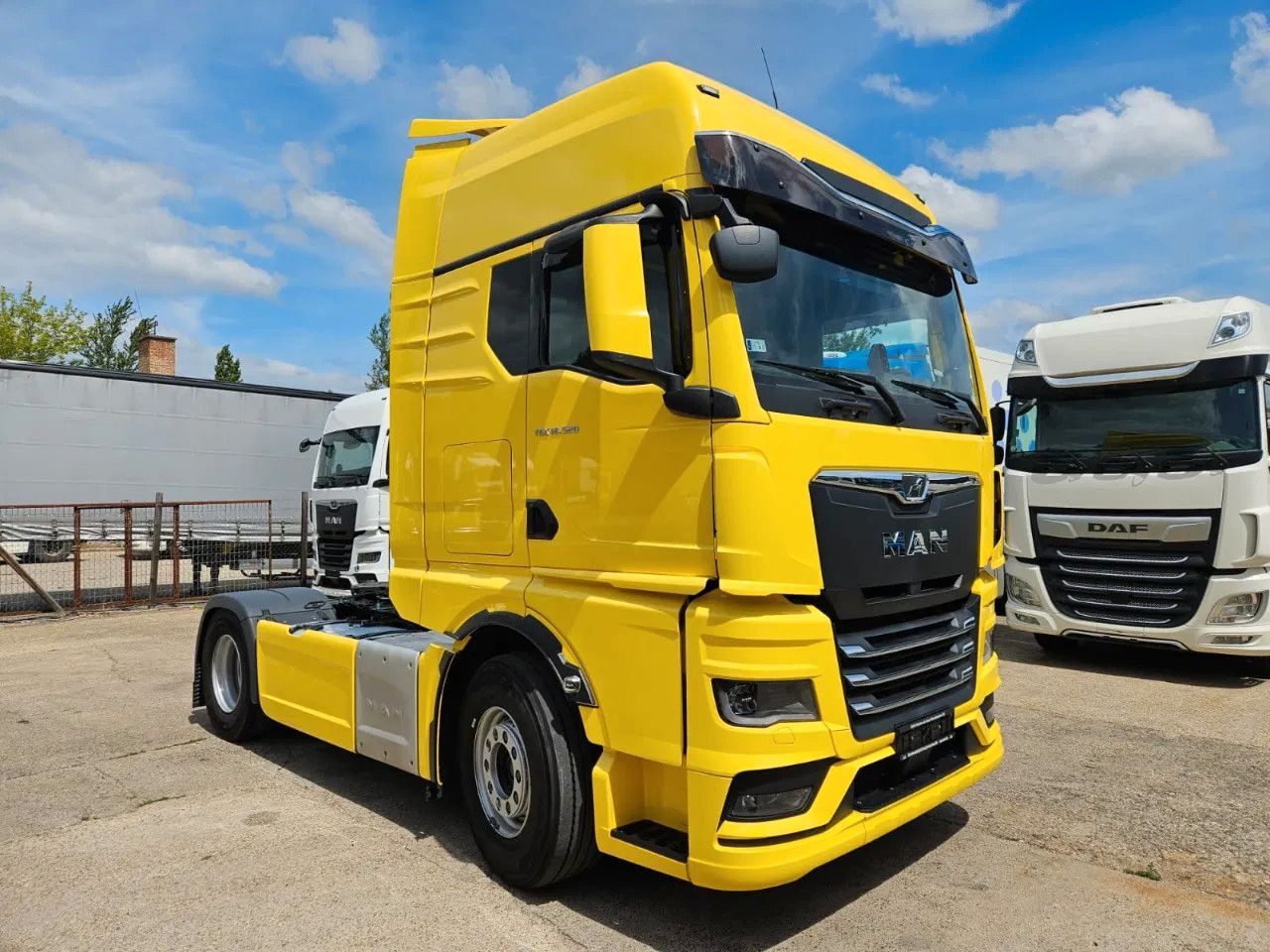 MAN TGX 18.520 XXL Standard Yellow Full Spoiler Big - יחידת טרקטור: תמונה 2 MAN TGX 18.520 XXL Standard Yellow Full Spoiler Big - יחידת טרקטור: תמונה 2