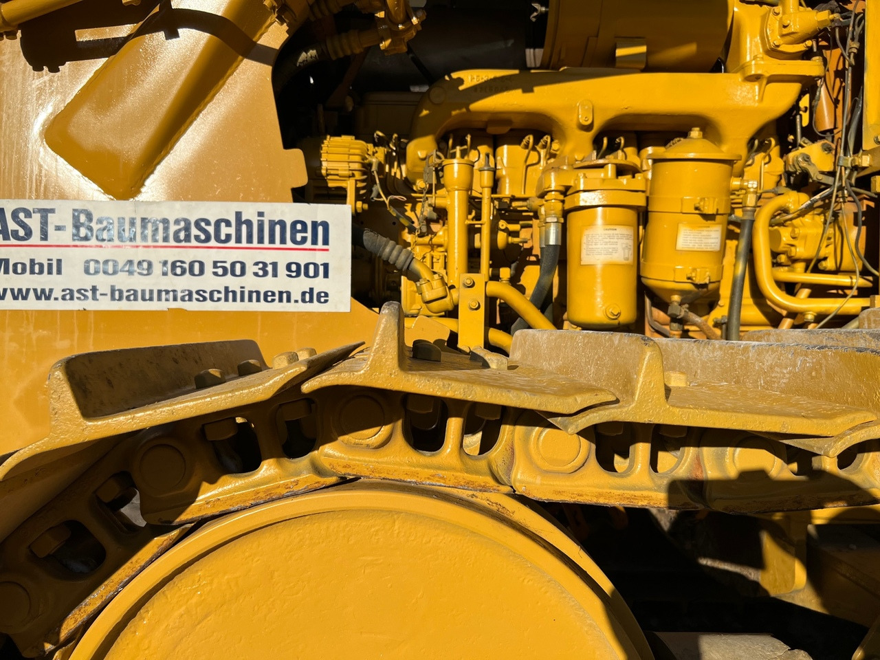 דחפור KOMATSU D65-E: תמונה 8