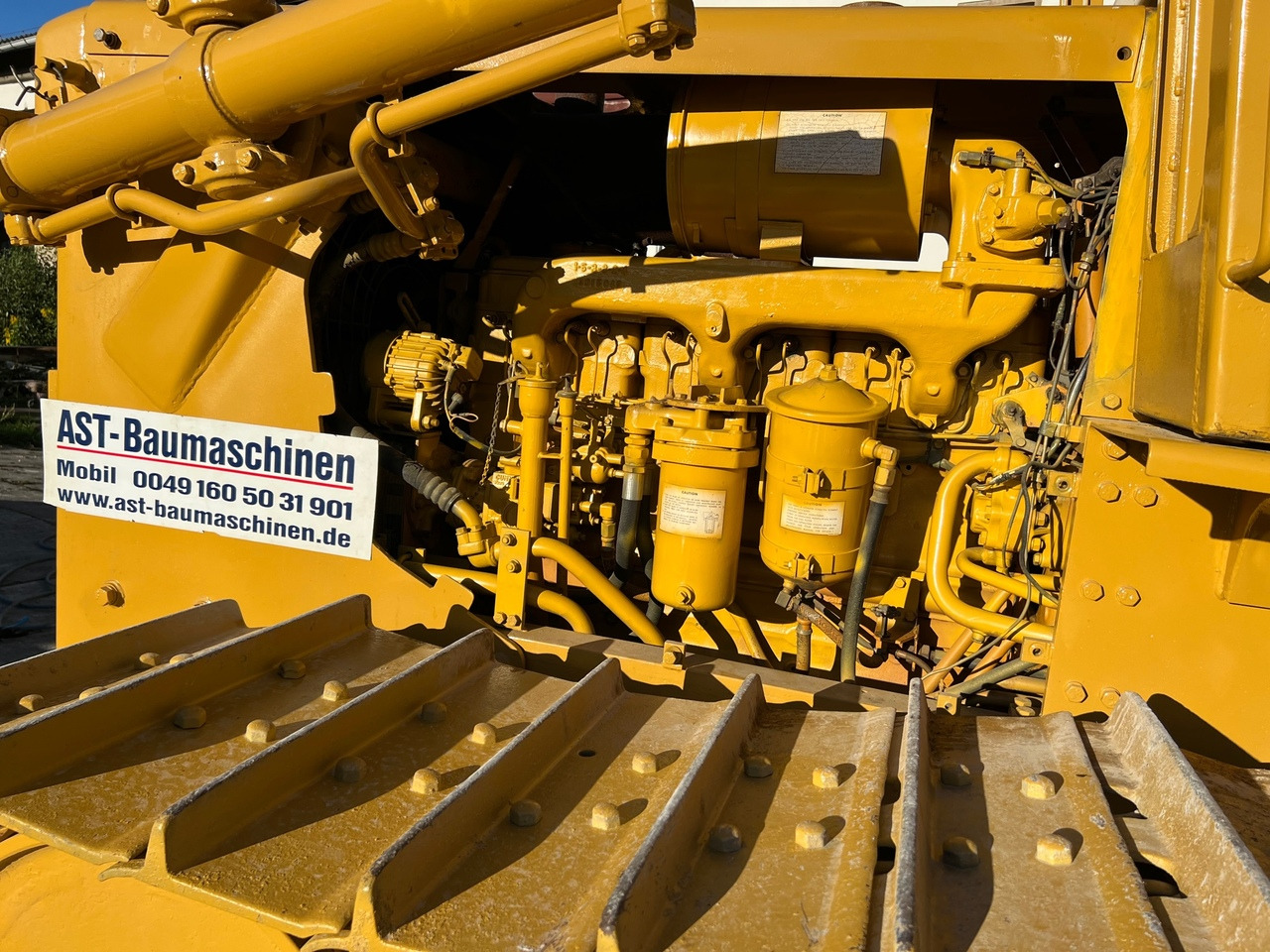 דחפור KOMATSU D65-E: תמונה 6