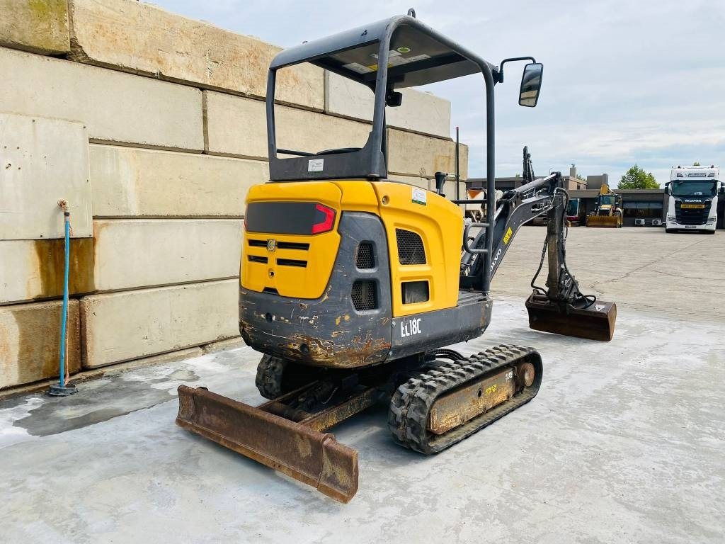 Volvo EC 18 C - מיני מחפר: תמונה 3 Volvo EC 18 C - מיני מחפר: תמונה 3