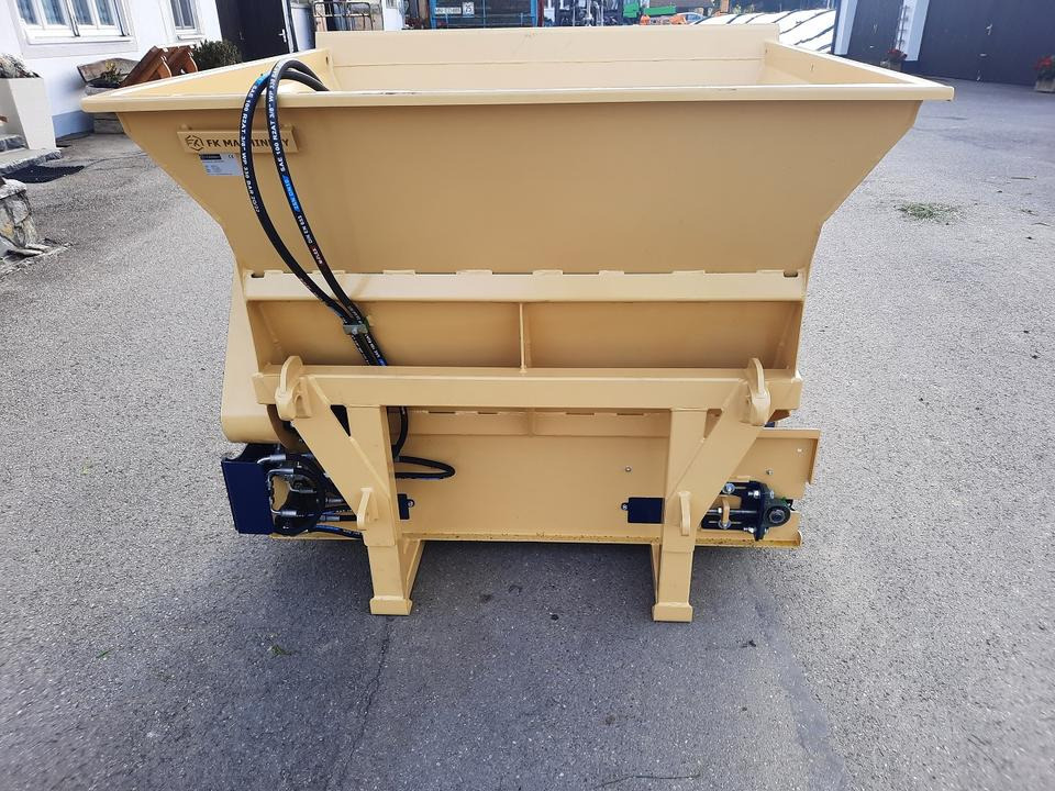 Liegeboxen Einstreugerät Futterverteilgerät Hoflader Radlader Cat - ציוד לבעלי חיים: תמונה 2 Liegeboxen Einstreugerät Futterverteilgerät Hoflader Radlader Cat - ציוד לבעלי חיים: תמונה 2