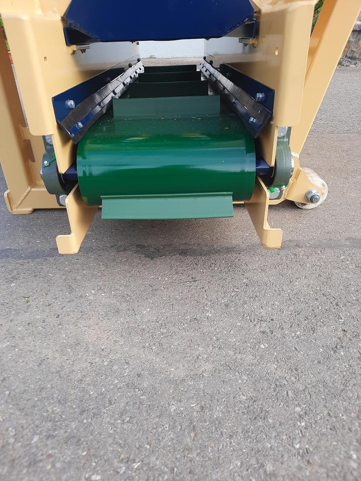 Liegeboxen Einstreugerät Futterverteilgerät Hoflader Radlader Cat - ציוד לבעלי חיים: תמונה 5 Liegeboxen Einstreugerät Futterverteilgerät Hoflader Radlader Cat - ציוד לבעלי חיים: תמונה 5