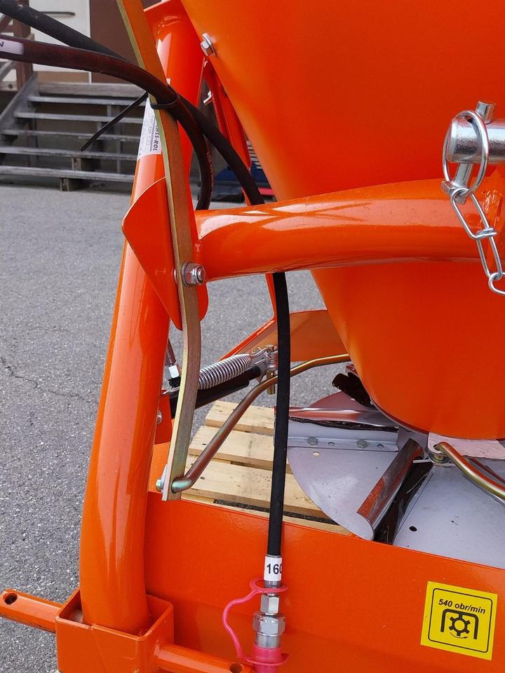 Salzstreuer 200l-500l Sand Splitt Schlepper Traktor Winterdienst - מפזר חול/ מלח: תמונה 3 Salzstreuer 200l-500l Sand Splitt Schlepper Traktor Winterdienst - מפזר חול/ מלח: תמונה 3