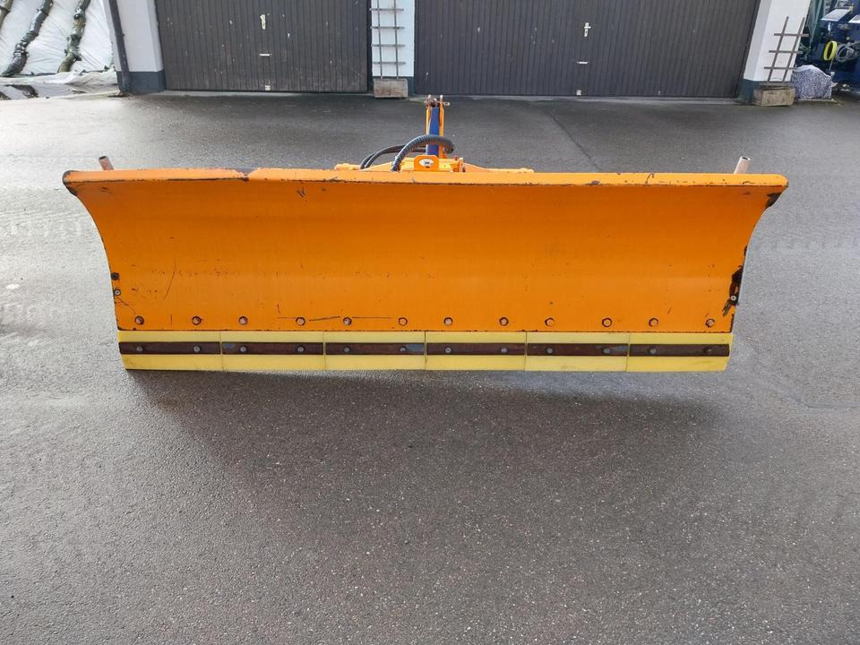 Schneeschild 2,4 Flötzinger Schneepflug Radlader Volvo Cat Liebhe - מחרשת שלג: תמונה 1 Schneeschild 2,4 Flötzinger Schneepflug Radlader Volvo Cat Liebhe - מחרשת שלג: תמונה 1