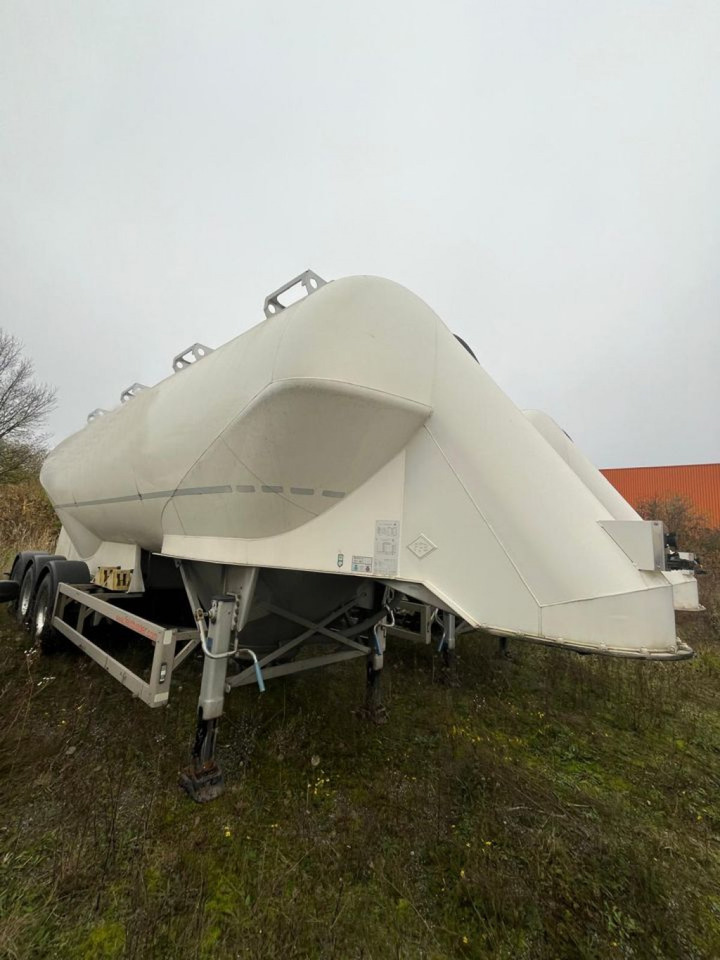 FELDBINDER Silo für Staub und Rieselgüter EUT 40.3 Auflieger Zement 40m³, Lenkachse - סמיטריילר Silo: תמונה 2 FELDBINDER Silo für Staub und Rieselgüter EUT 40.3 Auflieger Zement 40m³, Lenkachse - סמיטריילר Silo: תמונה 2