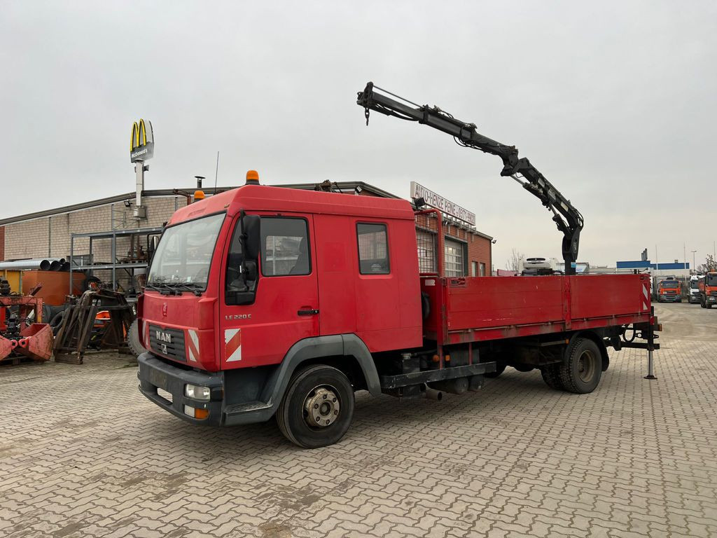MAN LE 12.225 LC Pritsche Heckkran 6 Zylinder Doka Topzust - משאית צד נופל/ שטוחה, משאית מנוף: תמונה 1 MAN LE 12.225 LC Pritsche Heckkran 6 Zylinder Doka Topzust - משאית צד נופל/ שטוחה, משאית מנוף: תמונה 1