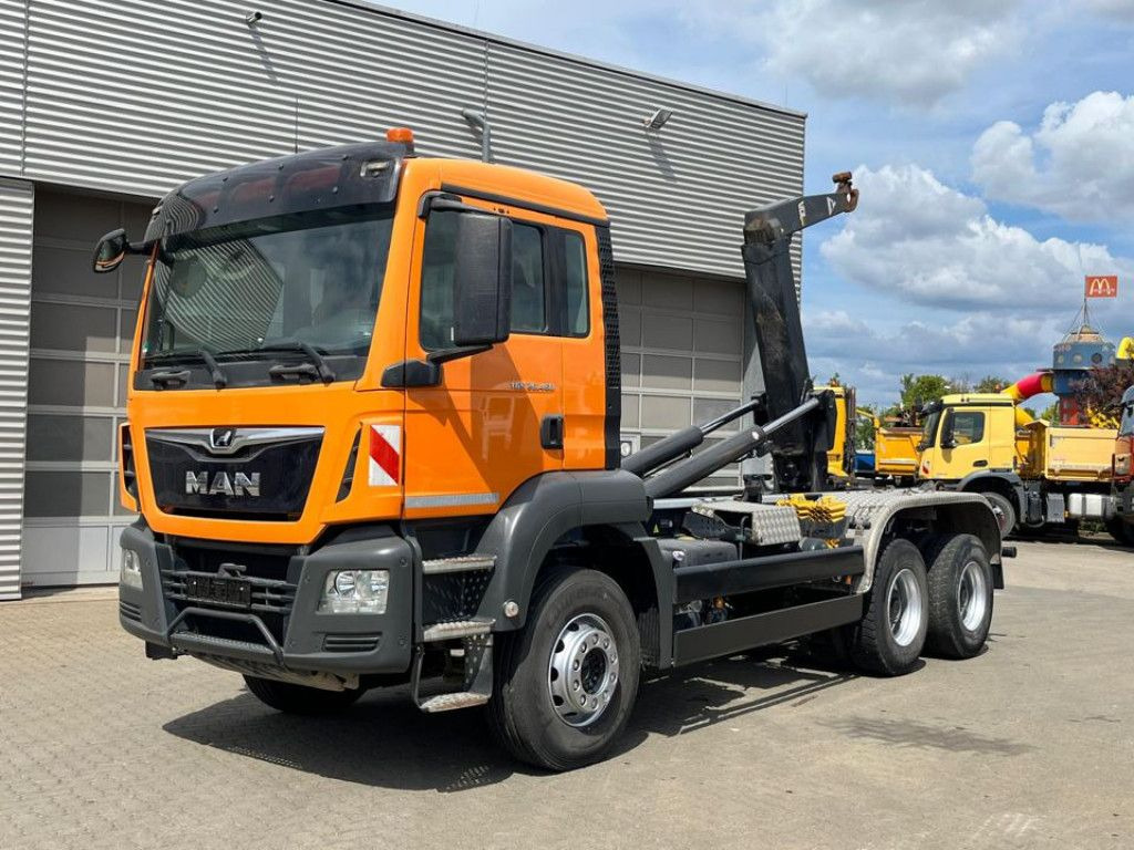 MAN TG-S 26.460 6x4 BB Abrollkipper kurzer Radstand - משאית הרמת וו: תמונה 1 MAN TG-S 26.460 6x4 BB Abrollkipper kurzer Radstand - משאית הרמת וו: תמונה 1