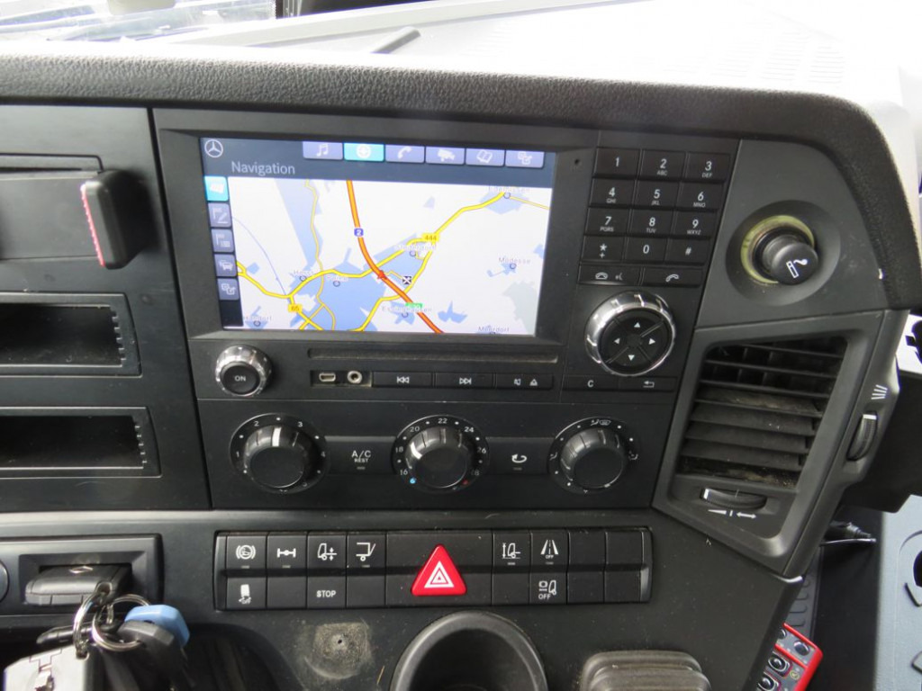 MERCEDES-BENZ Antos 1830 L nR 4x2 Standardkoffer LBW LBW 2to+Funk - משאית תיבה: תמונה 2 MERCEDES-BENZ Antos 1830 L nR 4x2 Standardkoffer LBW LBW 2to+Funk - משאית תיבה: תמונה 2