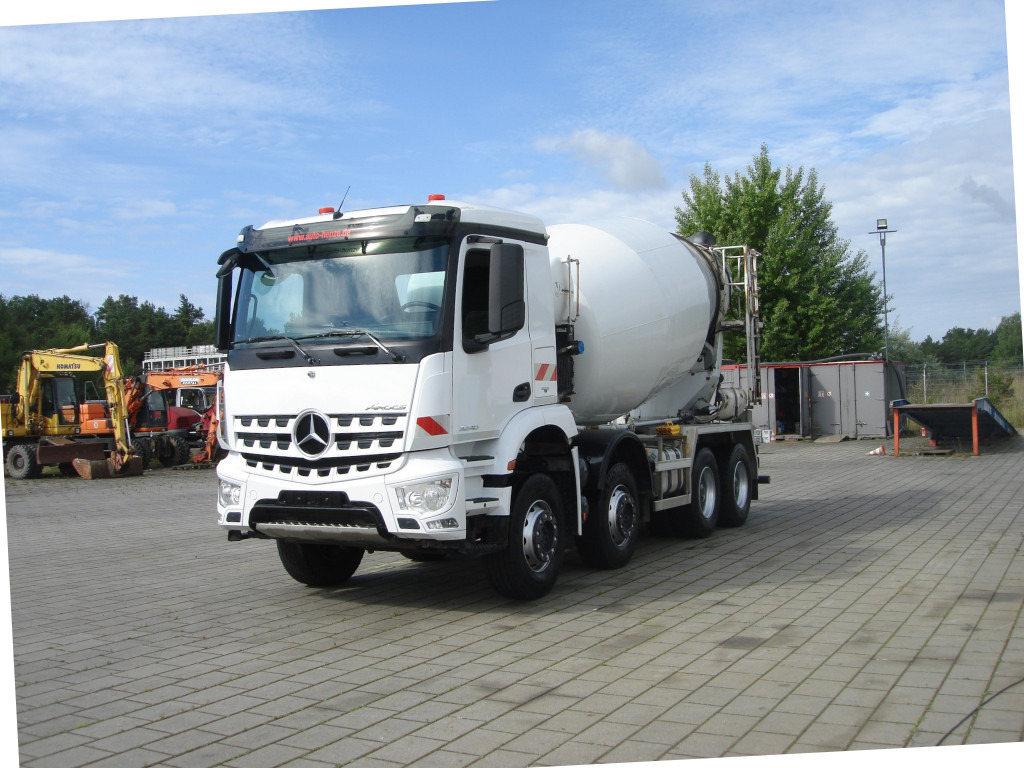MERCEDES-BENZ Arocs 3240 B 8x4 Betonmischer Deutsch Top AP Achsen - משאית: תמונה 2 MERCEDES-BENZ Arocs 3240 B 8x4 Betonmischer Deutsch Top AP Achsen - משאית: תמונה 2