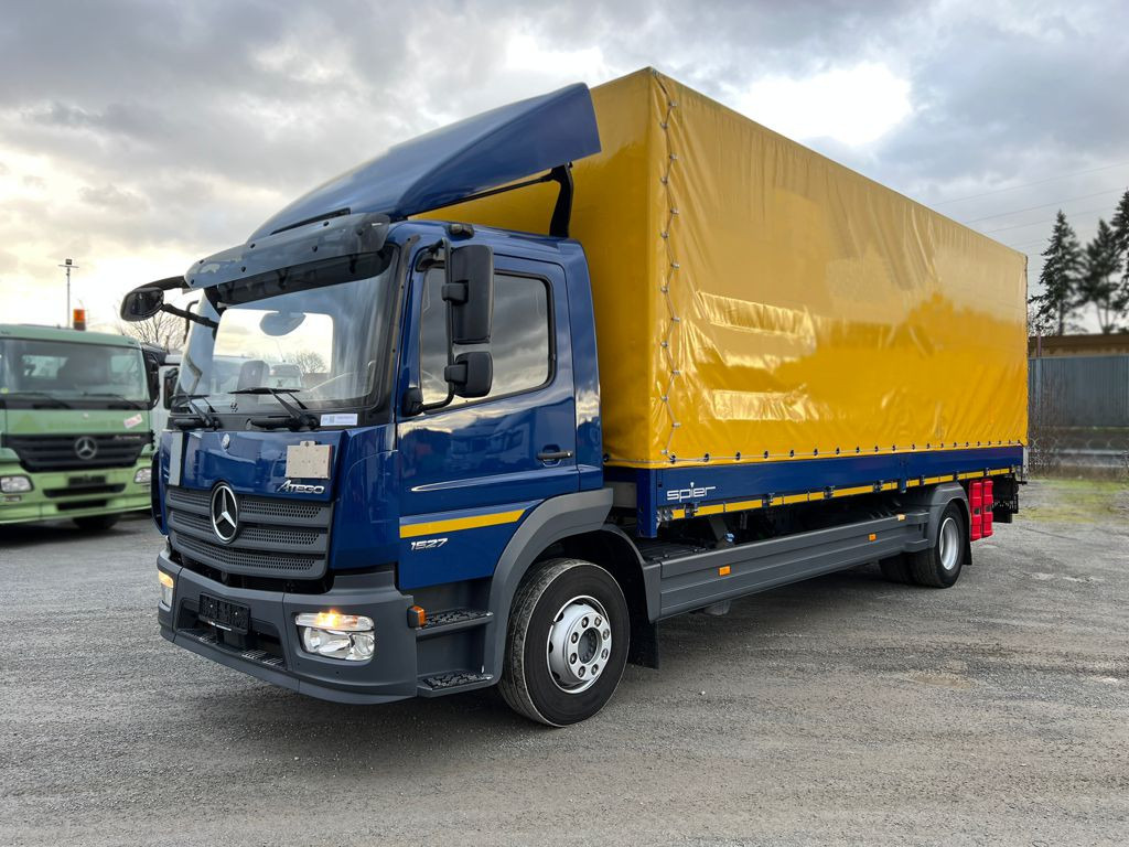 MERCEDES-BENZ Atego 1527 L Pritsche LBW LBW 1.5 to - משאית וילונות צד: תמונה 1 MERCEDES-BENZ Atego 1527 L Pritsche LBW LBW 1.5 to - משאית וילונות צד: תמונה 1