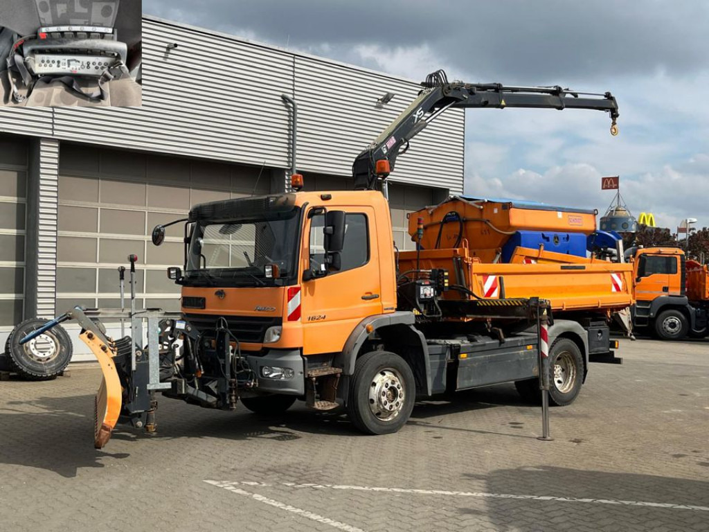 MERCEDES-BENZ Atego 1624 AK 4x4 2-Achs Allradkipper Kran Winterdienst - מזהיר, משאית מנוף: תמונה 1 MERCEDES-BENZ Atego 1624 AK 4x4 2-Achs Allradkipper Kran Winterdienst - מזהיר, משאית מנוף: תמונה 1