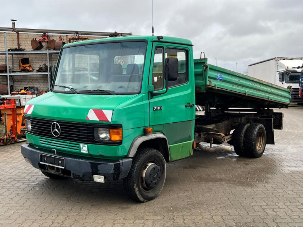 MERCEDES-BENZ Mercedes-Benz Vario 2-Achs Kipper 711 DK Meiller - מזהיר: תמונה 1 MERCEDES-BENZ Mercedes-Benz Vario 2-Achs Kipper 711 DK Meiller - מזהיר: תמונה 1