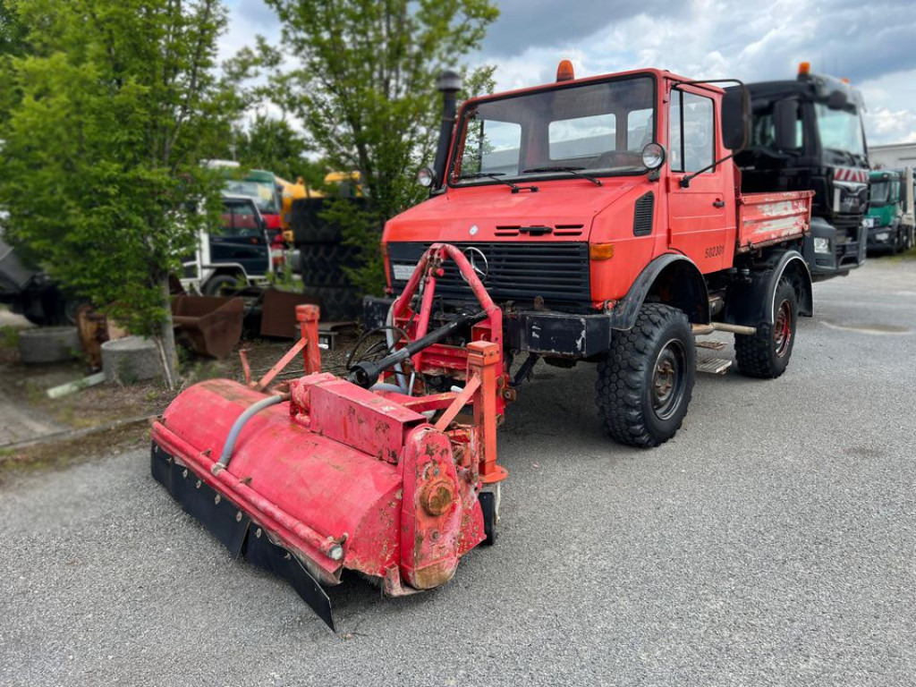 MERCEDES-BENZ Unimog U 424 2-Achs Allradkipper Front+Heckhydraulik Besen - מזהיר: תמונה 1 MERCEDES-BENZ Unimog U 424 2-Achs Allradkipper Front+Heckhydraulik Besen - מזהיר: תמונה 1