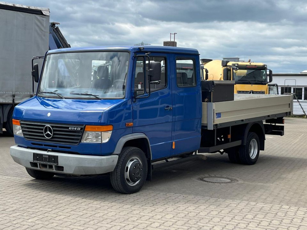 MERCEDES-BENZ Vario 614 D Pritsche Doppelkabine LKW Motor 4.3 Ltr. - כלי רכב מסחרי במיטה שטוחה, כלי רכב מסחרי קומבי: תמונה 1 MERCEDES-BENZ Vario 614 D Pritsche Doppelkabine LKW Motor 4.3 Ltr. - כלי רכב מסחרי במיטה שטוחה, כלי רכב מסחרי קומבי: תמונה 1