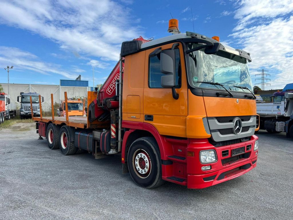 Mercedes-Benz Actros 2646 L 6x4 Pritsche Kran Fassi 450 45m/t - משאית מנוף, משאית צד נופל/ שטוחה: תמונה 2 Mercedes-Benz Actros 2646 L 6x4 Pritsche Kran Fassi 450 45m/t - משאית מנוף, משאית צד נופל/ שטוחה: תמונה 2