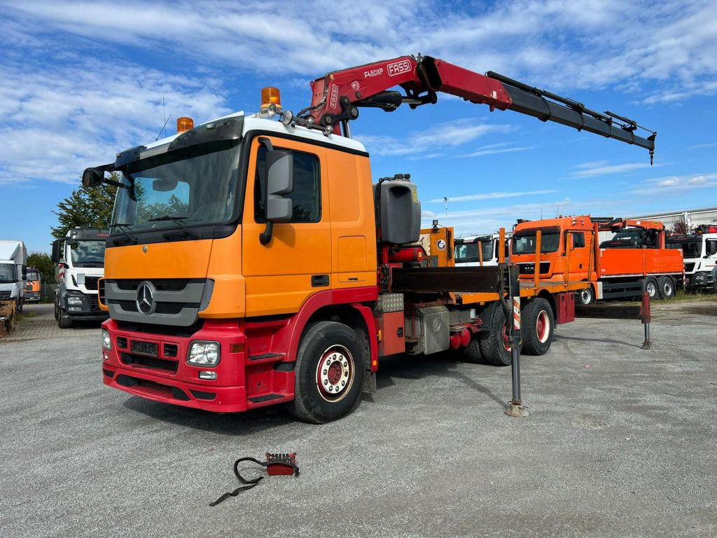 Mercedes-Benz Actros 2646 L 6x4 Pritsche Kran Fassi 450 45m/t - משאית מנוף, משאית צד נופל/ שטוחה: תמונה 1 Mercedes-Benz Actros 2646 L 6x4 Pritsche Kran Fassi 450 45m/t - משאית מנוף, משאית צד נופל/ שטוחה: תמונה 1