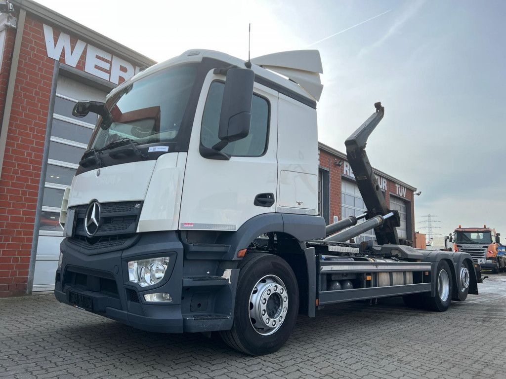 Mercedes-Benz Actros neu 2543 L 6x2 Abrollkipper Meiller Funk - משאית הרמת וו: תמונה 1 Mercedes-Benz Actros neu 2543 L 6x2 Abrollkipper Meiller Funk - משאית הרמת וו: תמונה 1