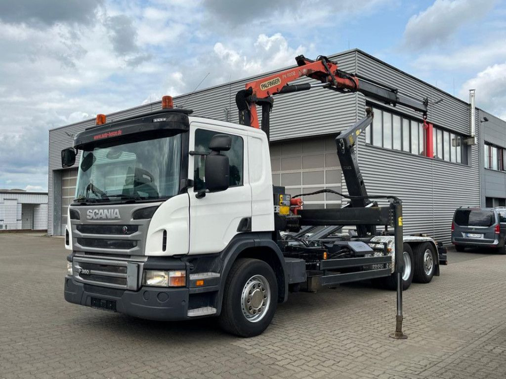 Scania P 360 6x2 Abrollkipper mit Kran Lift/Lenkachse Scania P 360 6x2 Abrollkipper mit Kran Lift/Lenkachse - משאית הרמת וו, משאית מנוף: תמונה 1 Scania P 360 6x2 Abrollkipper mit Kran Lift/Lenkachse Scania P 360 6x2 Abrollkipper mit Kran Lift/Lenkachse - משאית הרמת וו, משאית מנוף: תמונה 1