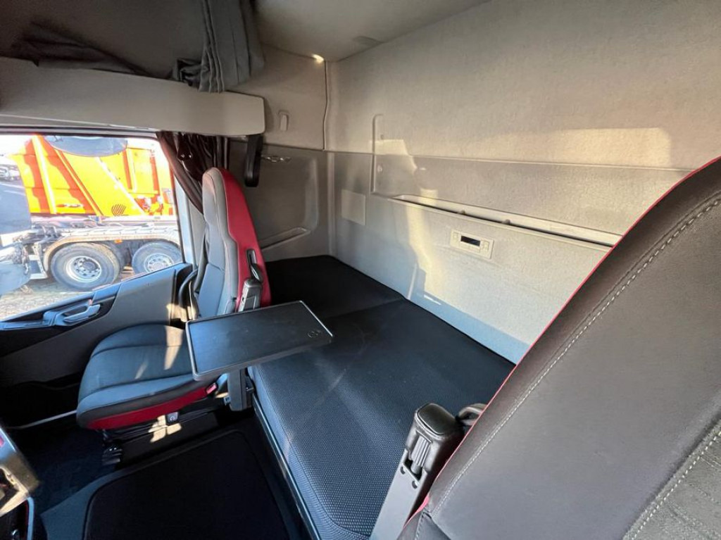 VOLVO (S) Truck FH 500 6x2 Abrollkipper Funkfernbedienung - משאית הרמת וו: תמונה 4 VOLVO (S) Truck FH 500 6x2 Abrollkipper Funkfernbedienung - משאית הרמת וו: תמונה 4