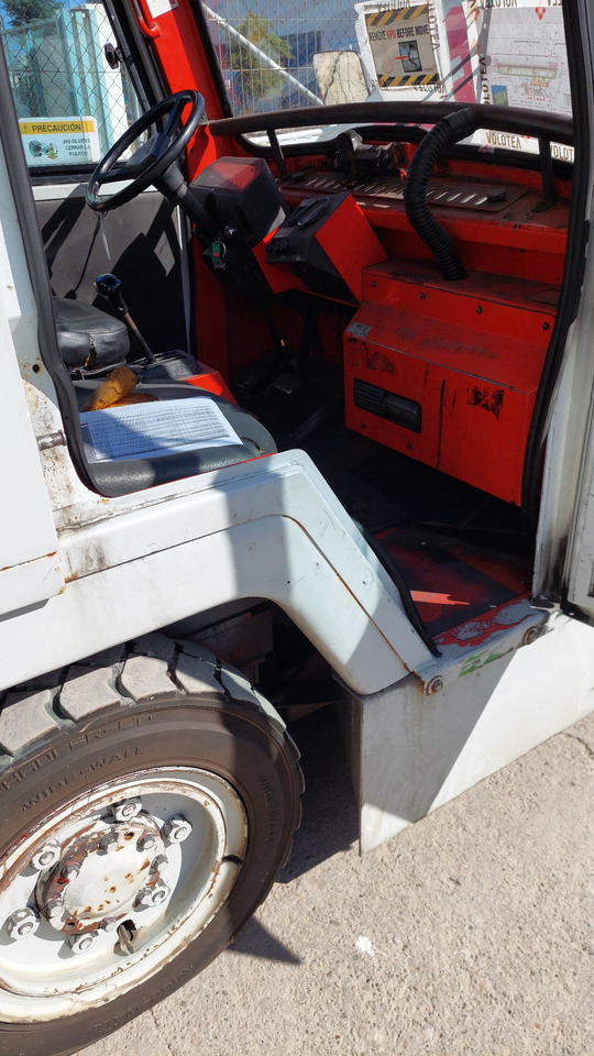 FV-02 Tractor Nissan - טרקטור כבודה: תמונה 4 FV-02 Tractor Nissan - טרקטור כבודה: תמונה 4