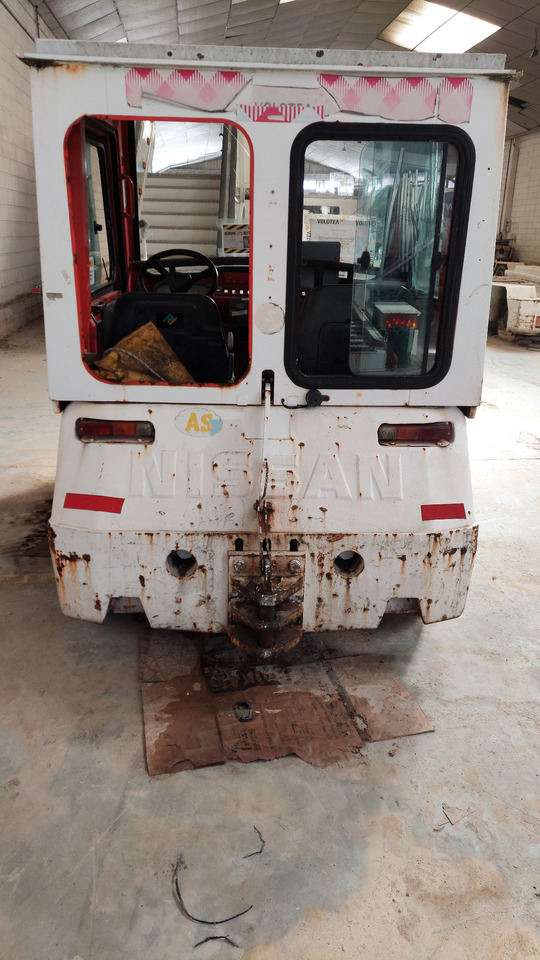 FV02 Nissan Baggage Tractor - טרקטור כבודה: תמונה 2 FV02 Nissan Baggage Tractor - טרקטור כבודה: תמונה 2