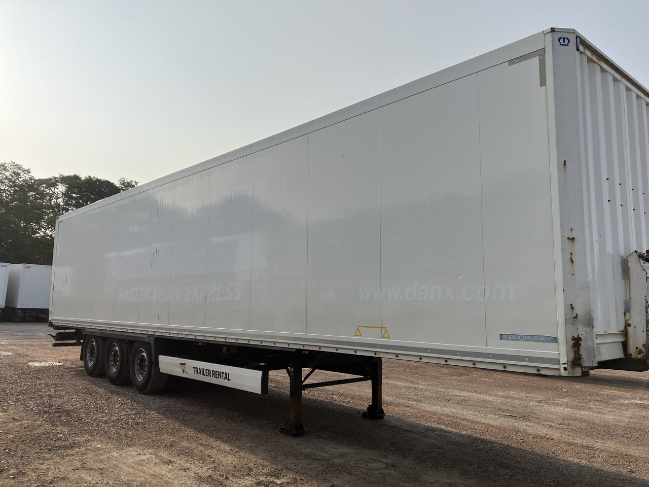 KRONE BOX - DOUPLESTOCK - סמיטריילר בתיבה סגורה: תמונה 3 KRONE BOX - DOUPLESTOCK - סמיטריילר בתיבה סגורה: תמונה 3